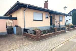 Charmanter Bungalow am Feldrand mit Weitblick - Wohnen auf 125 qm - in Bobstadt