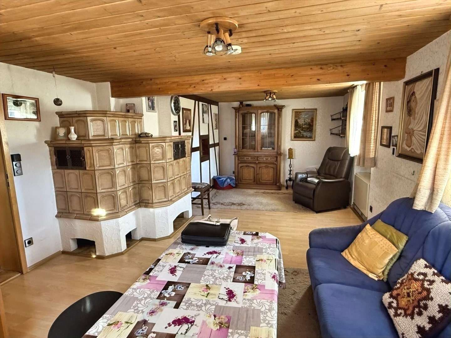 Ein-bis Zweifamilienhaus mit 2 Garagen + großem Garten in toller Lage, Sigmaringen Kreis – Bild 2