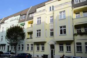 Viel Platz für Familien! 4-Zimmer-Wohnung mit zwei Balkonen in Stadtfeld Ost! – Wilhelm-Kobelt-Str.  9, 39108 Stadtfeld Ost, Magdeburg – Vorschaubild 1