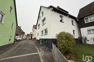 Ausbauhaus in Lohra: Außen modernisiert, innen Platz für bis zu 5 Einheiten – Die vollständige Adresse der Immobilie erhältst du vom Anbieter., 35102 Lohra – Vorschaubild 3