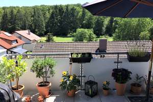 Wohnen in unverbaubarer Aussichtslage – 4 Zi.-DG-Wohnung mit Garage !
