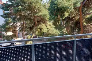 Ruhige 3 Zimmer-Wohnung, im Verlagsviertel, mit Balkon, Einbauküche mit Haushaltsgeräten + Internet – Darmstadt – Vorschaubild 2