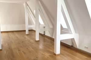 Aussicht über Stuttgart | Sanierte Dachgeschoss-Altbau-Wohnung – Libanonstraße 28, 70184 Gänsheide, Stuttgart – Vorschaubild 3