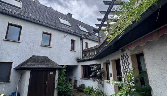 Bild von 3.Familienhaus mit vielfältigen Nutzungsmöglichkeiten und Garten mitten im Ortskern von Kostheim