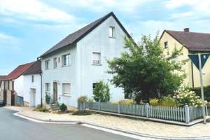 *FAMILIENFREUNDLICH & UMFASSEND MODERNISIERT* Sofort beziehbares Haus mit Nebengebäuden und Garten,
