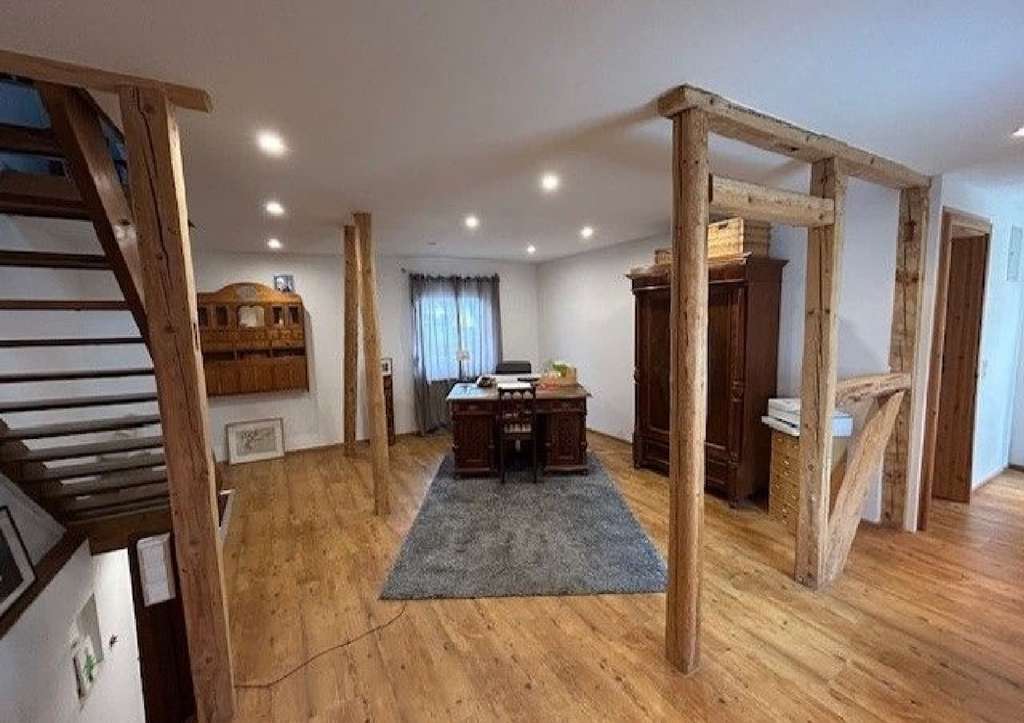 Immobilie in Elztal - Einfamilienhaus mit Nebengebäude und Stellplatz - Bild 2