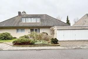 Köln-Brück - Exklusives Einfamilienhaus auf uneinsehbarem Grundstück mit Doppelgarage, Schwimmhalle