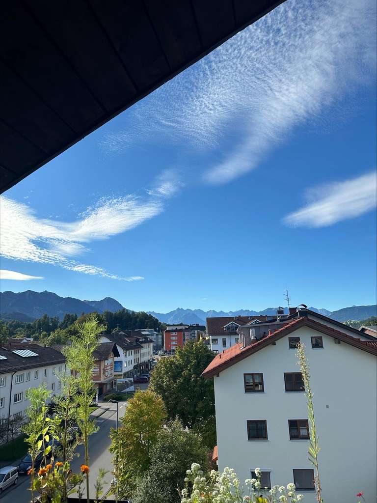 Immobilie in Sonthofen - 2-Zimmer-Wohnung in Sonthofen mit traumhaftem Bergblick & Südbalkon 🌞 - Bild 0
