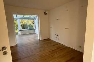 Neuwertige 5-Zimmer Doppelhaushälfte mit Garage und großem Garten in Oberursel (Taunus) – Pfingstweidstraße 53, 61440 Oberursel (Taunus) – Vorschaubild 6