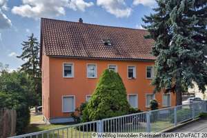 Mehrfamilienhaus mit 4 Wohneinheiten, Garagen, Stellflächen und Gartene – Die vollständige Adresse der Immobilie erhältst du vom Anbieter., 1589 Riesa – Vorschaubild 1