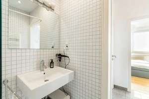 Möbelierte, stilvolle 2,5-Zimmer-Wohnung mit Küche im Herzen von Köln – Gürzenichstraße 32, 50667 Altstadt/Nord, Köln – Vorschaubild 13