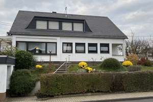 Freistehendes Einfamilienhaus großes Grundstück provisionsfrei