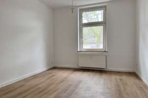 Helle kl. Altbauwohnung, Nähe Uni, 1 Raum + Küche , Diele, Wannenbad, 2024 saniert, Einbauküche