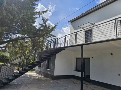 Modern und energieeffizient wohnen – kernsanierte 3-Zimmer-Wohnung mit Terrasse