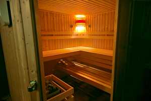 Großzügiges Wohnen mit Einliegerbereich, zwei große Terrassen, Wintergarten, Sauna und Doppelgarage – Coburg – Vorschaubild 4