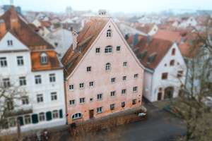 Charmantes, denkmalgeschütztes Wohn- und Geschäftshaus mit unverbaubarem Blick auf die Donau!