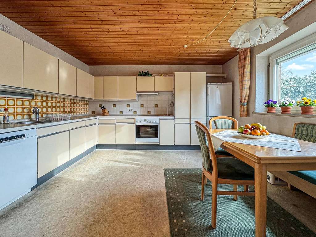 Immobilie in Friedberg - Viel Platz: Doppelhaushälfte mit großem Obstgarten und 2 Garagen - Bild 1