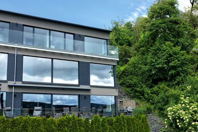 G40 – Luxus mit Panorama | Exklusives Hanghaus unterhalb von Schloss Hirschberg