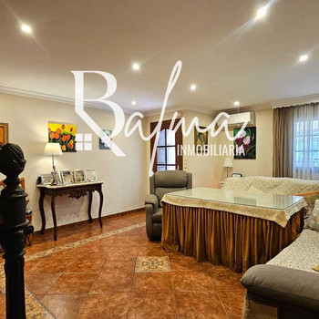 GERÄUMIGES REIHENHAUS MIT SOLARIUM IN RUHIGER LAGE