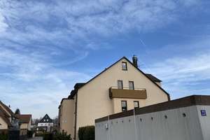 Für Selbstrenovierer: ruhige 2,5-Zimmer-DG-Galerie-Wohnung mit Sonnenbalkon in Altenfurt – Wittelsbacherstraße 23, 90475 Altenfurt, Moorenbrunn, Nürnberg – Vorschaubild 2