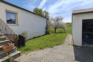 Charmantes Einfamilienhaus mit 650 m² Grundstück, Doppelgarage und freiem Blick ins Grüne – 93057 Sallern-Gallingkofen, Regensburg – Vorschaubild 3