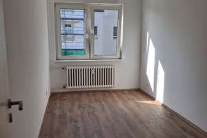 Frisch kernsanierte 3-Zimmer-Wohnung mit Einbauküche – Erstbezug nach Sanierung – Duisburger Str 209, 46049 Lirich-Nord, Oberhausen – Vorschaubild 4