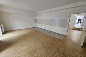 ruhige Wohnung mit Terrasse , Echtholzparkett und eigenem Eingang