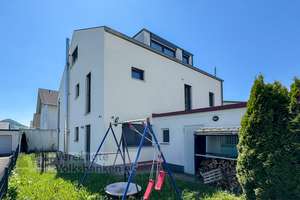 1 bis 2 Familienhaus mit 7 Zimmern, 4 Bädern und Garage – Die vollständige Adresse der Immobilie erhältst du vom Anbieter., 72766 Sondelfingen, Reutlingen – Vorschaubild 2