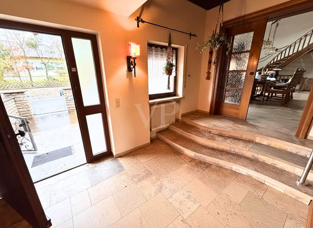 Immobilie in Neustadt an der Aisch - Ein Juwel der 70er Jahre mit grenzenlosem Potenzial - Bild 2