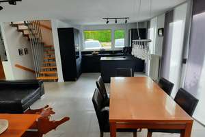 695000 € 
Auszug nach Vereinbarung 
Ohne Makler 
Modernes Reiheneckhaus in Zuffenhausen – Die vollständige Adresse der Immobilie erhältst du vom Anbieter., 70437 Zuffenhausen-Im Raiser, Stuttgart – Vorschaubild 8