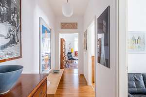 Ein Rückzugsort mitten in der Stadt – Stilvolle Altbauwohnung mit sonnigem Westbalkon – Die vollständige Adresse der Immobilie erhältst du vom Anbieter., 10117 Mitte (Ortsteil), Berlin – Vorschaubild 10