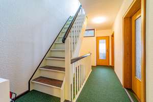 Charmante, modernisierungsbedürftige DHH mit Garage und schönem Garten in gefragter Lage in Erlangen – Die vollständige Adresse der Immobilie erhältst du vom Anbieter., 91052 Buckenhofer Siedlung, Erlangen – Vorschaubild 2