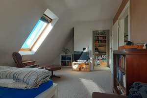 Dachgeschosswohnung mit einem Raum und geräumiger Wohnküche in Oldenburg Bürgerfelde