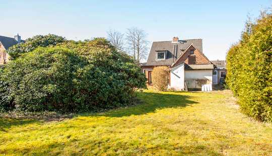 Bild von Älteres Einfamilienhaus mit großem Grundstück in Toplage