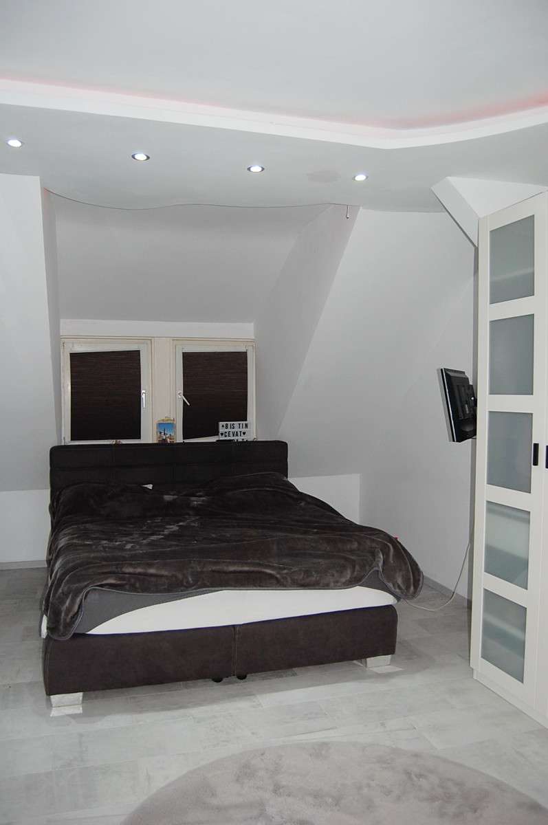 Immobilie in Alfeld (Leine) - Bevorzugt als Generationen Haus: renoviertes Stadthaus mit 3 WE in zentraler Lage - Bild 1