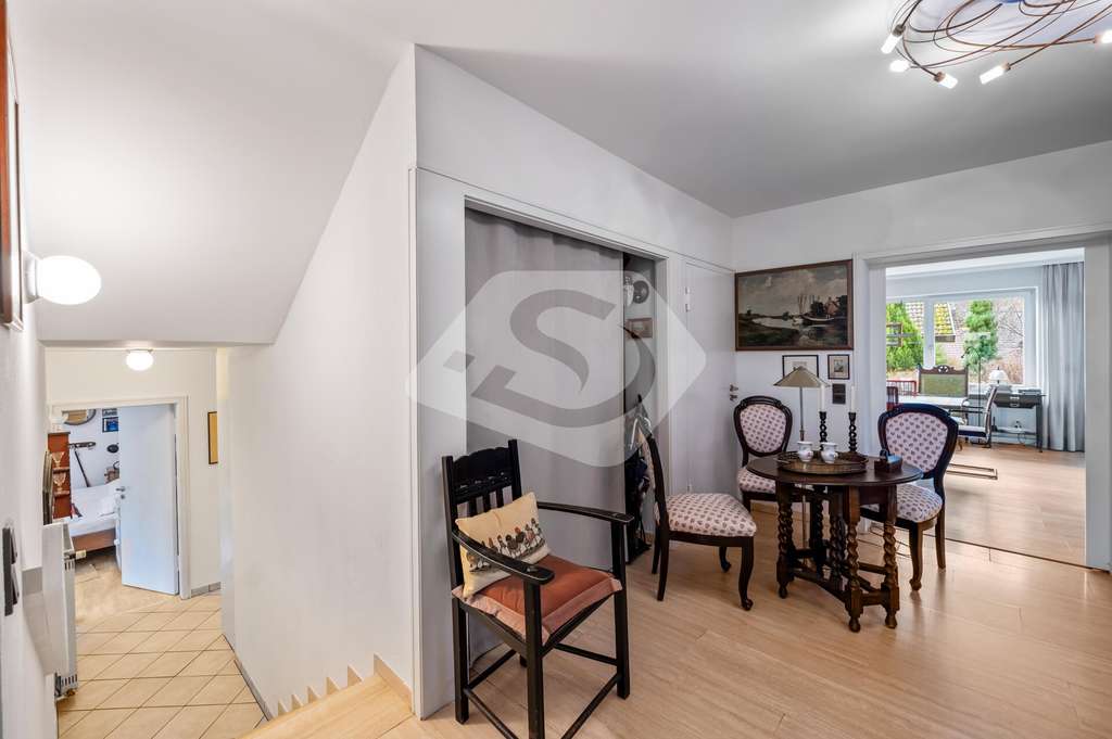 Immobilie in Endingen - Großzügige Familienresidenz mit Einliegerwohnung und traumhaften Terrassen - Bild 3