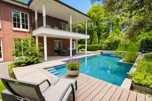 Exklusive Villa 
mit Pool, traumhaftem Garten & 3er-Garage 
in Hamburg-Wohldorf-Ohlstedt – Die vollständige Adresse der Immobilie erhältst du vom Anbieter., 22397 Wohldorf-Ohlstedt, Hamburg – Vorschaubild 1