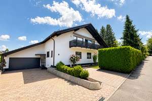 Hochwertiges Zweifamilienhaus in ruhiger Sackgassenlage – ideal für Mehrgenerationenwohnen