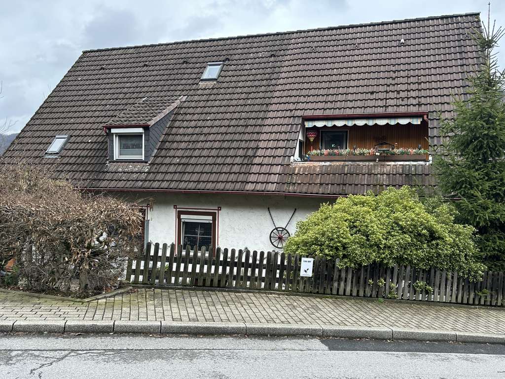 Immobilie in Nachrodt-Wiblingwerde - Freistehendes Zweifamilienhaus mit großem Garten, zwei Garagen & sehr gute Aufteilung - Bild 4