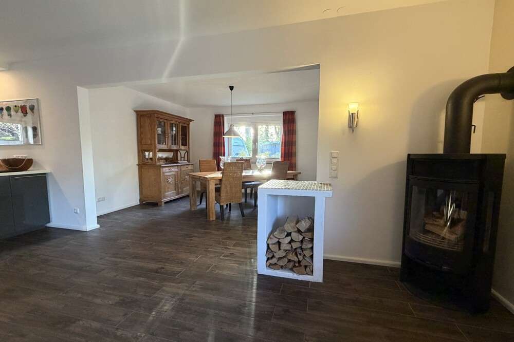 Immobilie in Appen - Attraktives und modernes 5-Zimmer Einfamilienhaus in Appen-Etz mit Pool und Doppelcarport - Bild 1