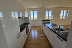 Neue Wohnung, neues Glück! Gut geschnittene 4-Zi.-Wohnung mit EBK, 2 Bädern und Terrasse