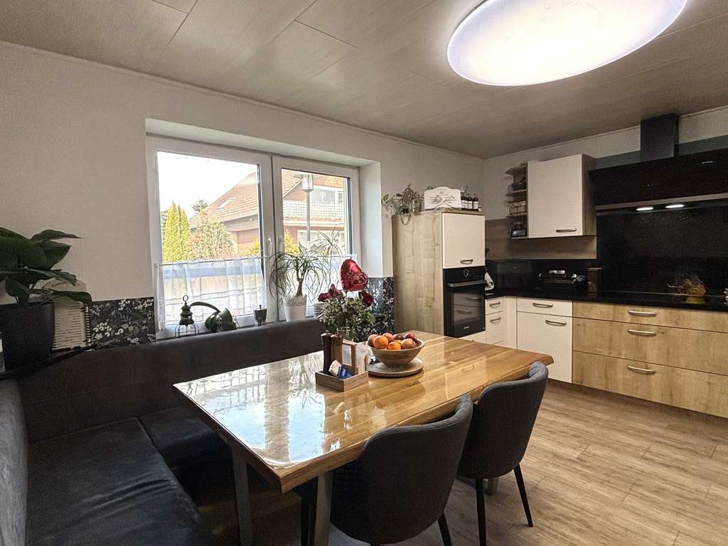 Immobilie in Grafhorst - Großes Grundstück, schickes Bad, moderne Hzg, Glasfaser, Garage, Werkstatt, Wohnmobilstellplatz ... - Bild 1