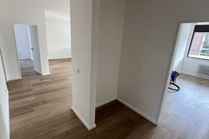 4-Zimmer-Familienwohnung mit 3 Balkonen im Klemensviertel in Düsseldorf-Kaiserswerth! – Kreuzbergstraße 5, 40489 Kaiserswerth, Düsseldorf – Vorschaubild 11