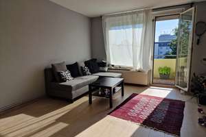 Helle 2 Zimmerwohnung mit Sonnenbalkon, nähe der Klassikstadt