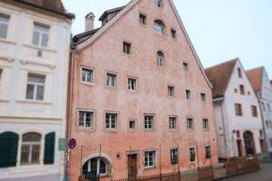 Charmantes, denkmalgeschütztes Wohn- und Geschäftshaus mit unverbaubarem Blick auf die Donau! – Die vollständige Adresse der Immobilie erhältst du vom Anbieter., 93047 Innenstadt, Regensburg – Vorschaubild 2