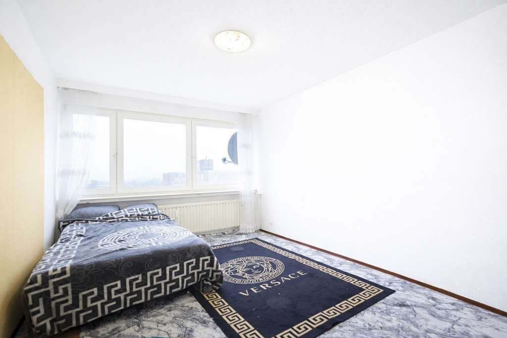 Immobilie in Pinneberg - Geräumige Wohnung mit Loggia und herrlichem Ausblick – ideal für Paare , Familien und Anleger - Bild 3
