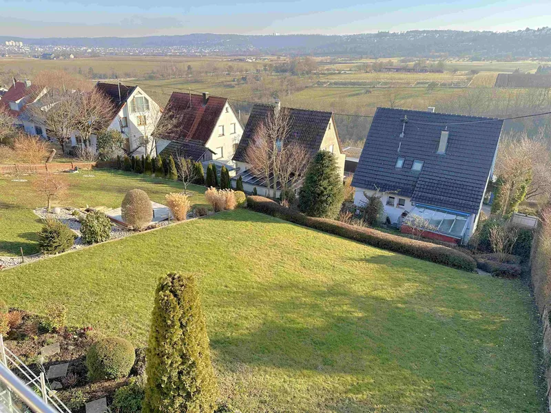 3-unit Zweifamilienhaus mit Einliegerwohnung – Leonberg-Höfingen – Garten & Aussicht