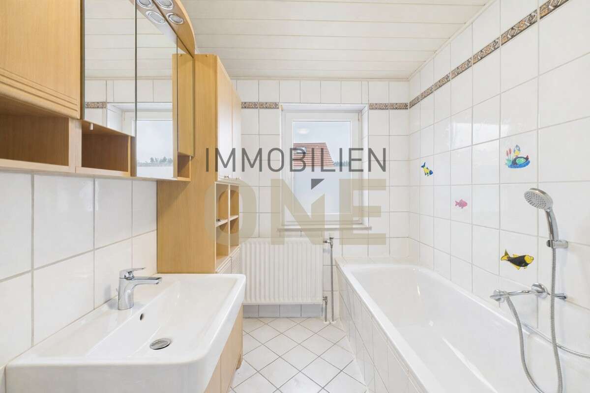 Immobilie in Altmannstein - Saniertes Zweifamilienhaus in idyllischer Lage mit Garten - Bild 2