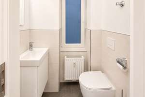 Bezugsfreie 2-Zimmer-Altbauwohnung mit Gäste-WC und Balkon – Die vollständige Adresse der Immobilie erhältst du vom Anbieter., 13347 Gesundbrunnen, Berlin – Vorschaubild 12