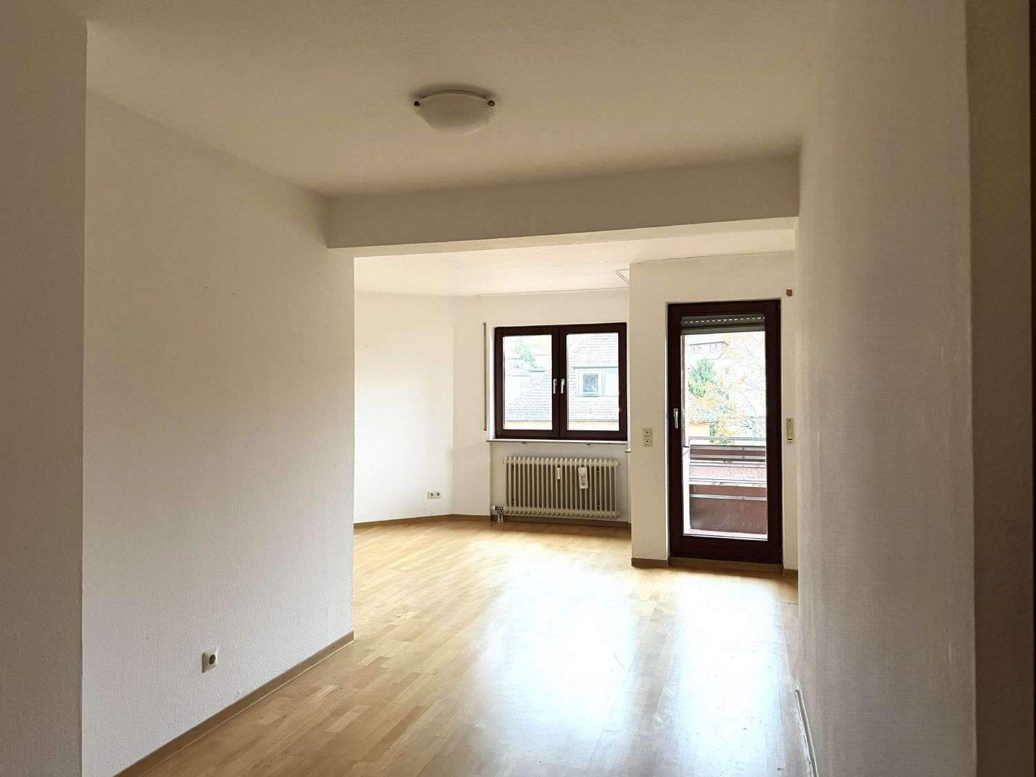 Gänsheide - 2,5 Zimmer-Wohnung mit zwei Balkonen und Blick auf den Fernsehturm, Stuttgart – Bild 1